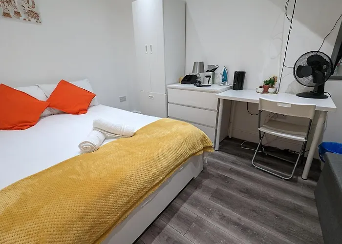 Mile End- Prime Location Hotel London